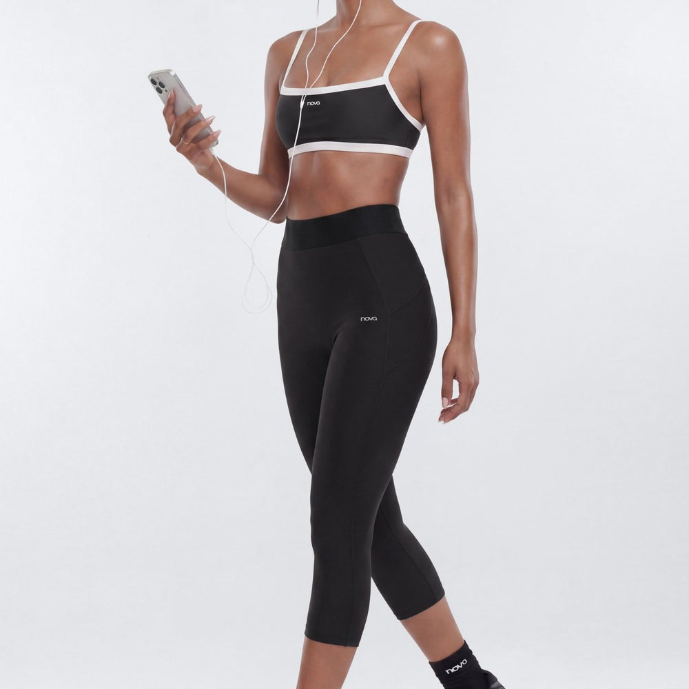 AirSculptâ¢ 17â3 Mid-Rise Capri Legging