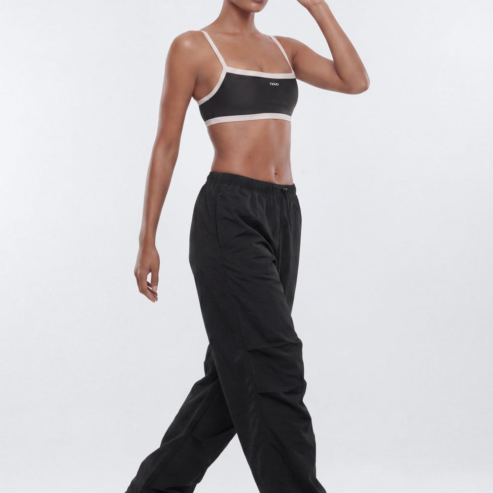 AirSculptâ¢ Contrast Strap Sports Bra