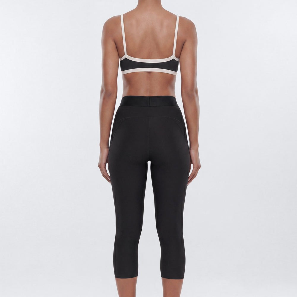 AirSculptâ¢ 17â3 Mid-Rise Capri Legging