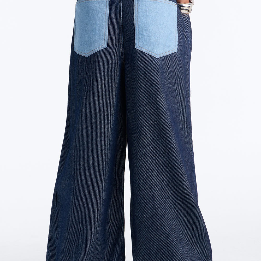 A Big Deal Adjuster Baggy Jeans